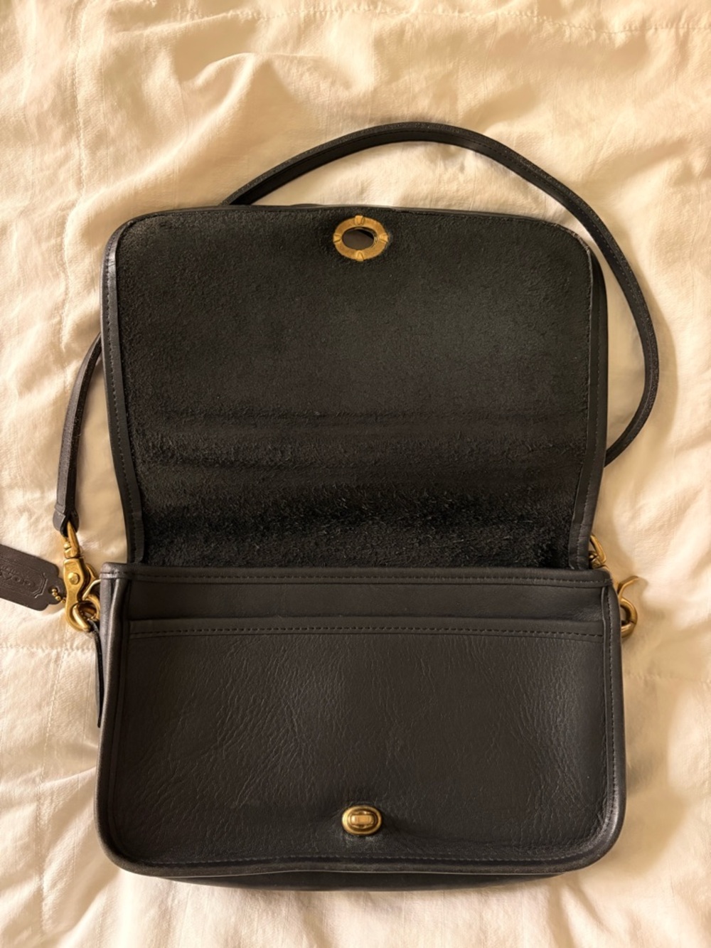 Coach Vintage Classic Black Leather Crossbody Shoulder Bag - Picture 3 of 5